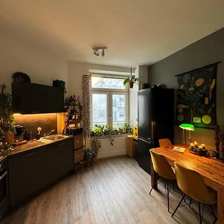 Gemuetliche Schlafcouch Im Hellen Wohnzimmer Zum Kurzaufenthalt *