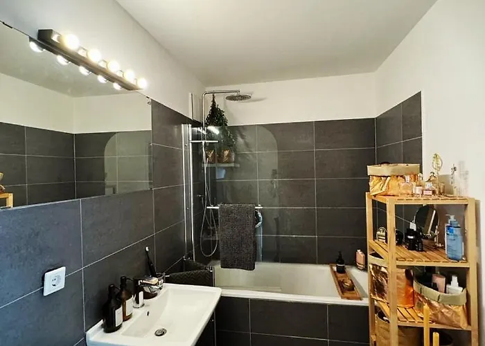 منزل للإقامة Gemuetliche Schlafcouch Im Hellen Wohnzimmer Zum Kurzaufenthalt