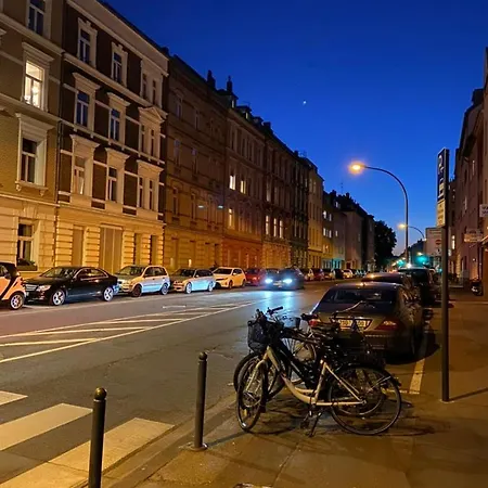 Gemuetliche Schlafcouch Im Hellen Wohnzimmer Zum Kurzaufenthalt 民宿 科隆